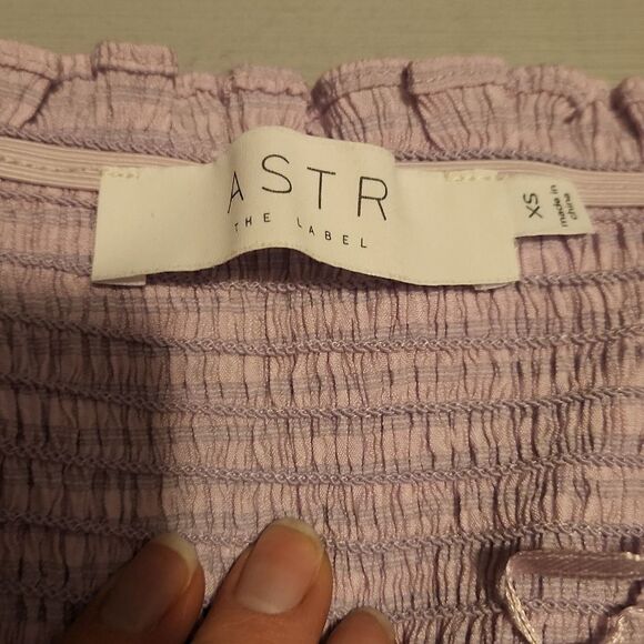 Astr The Label Ladies Sz XS Lilac Off Shoulder Crop Top - Picture 3 of 7